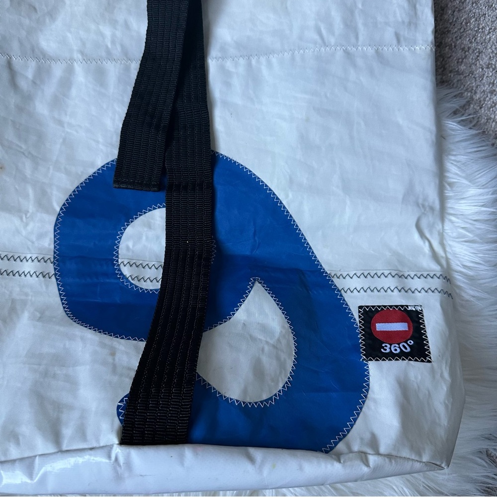 Klein & More Design 360 Sailboat Recycled Large Crossbody Bag White/ Blue - Picture 3 of 14